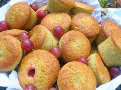 red gooseberry cakes baked by Choclette on Chocolate Log Blog.