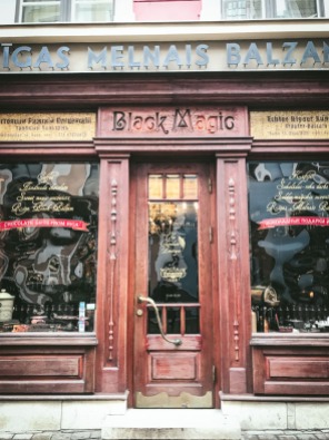 wooden front of cafe Black Magic
